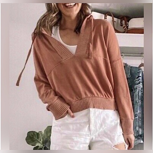 Aerie Offline by American Eagle Ribbed V Neck Hoodie Sweatshirt in Black - Picture 4 of 12